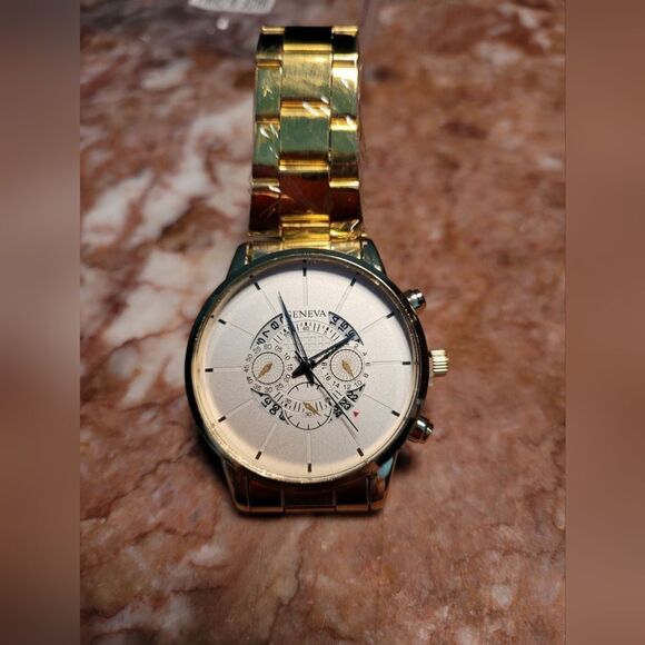 Watch - Picture 1 of 3